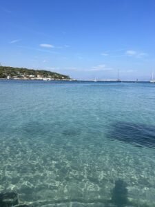 Eau turquoise à la plage de la Garoupe