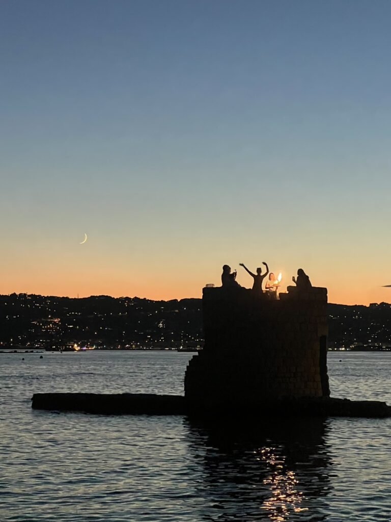 La Petite Tour de la plage des Ondes au coucher du soleil, Cap d'Antibes